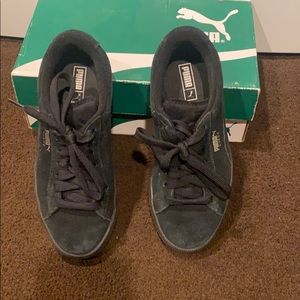 Girls size 4 puma suede shoes